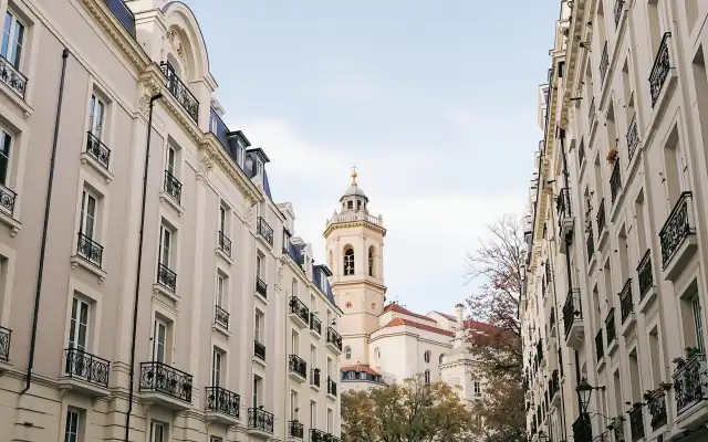 Illustration générée par IA évoquant le bâti d’Ainay (Lyon 2e)